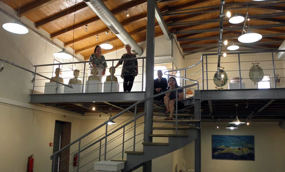 «5 γυναίκες συνομιλούν με την τέχνη»