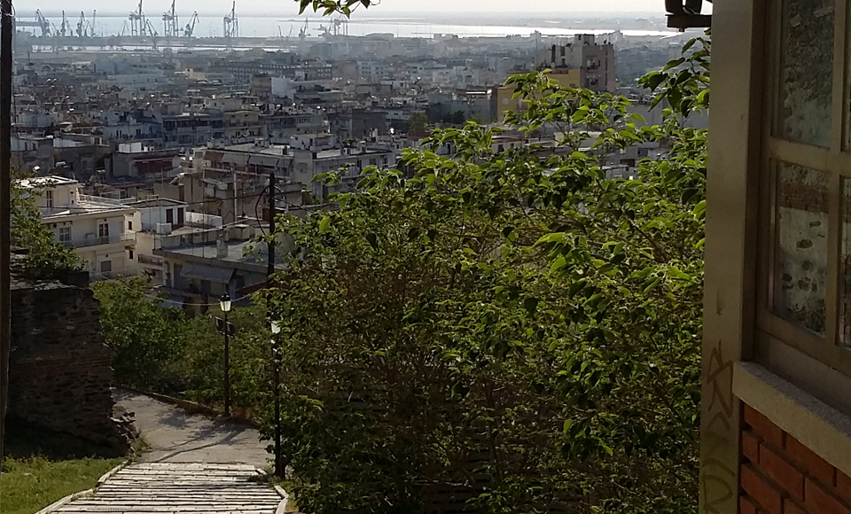 «5 γυναίκες συνομιλούν με την τέχνη»